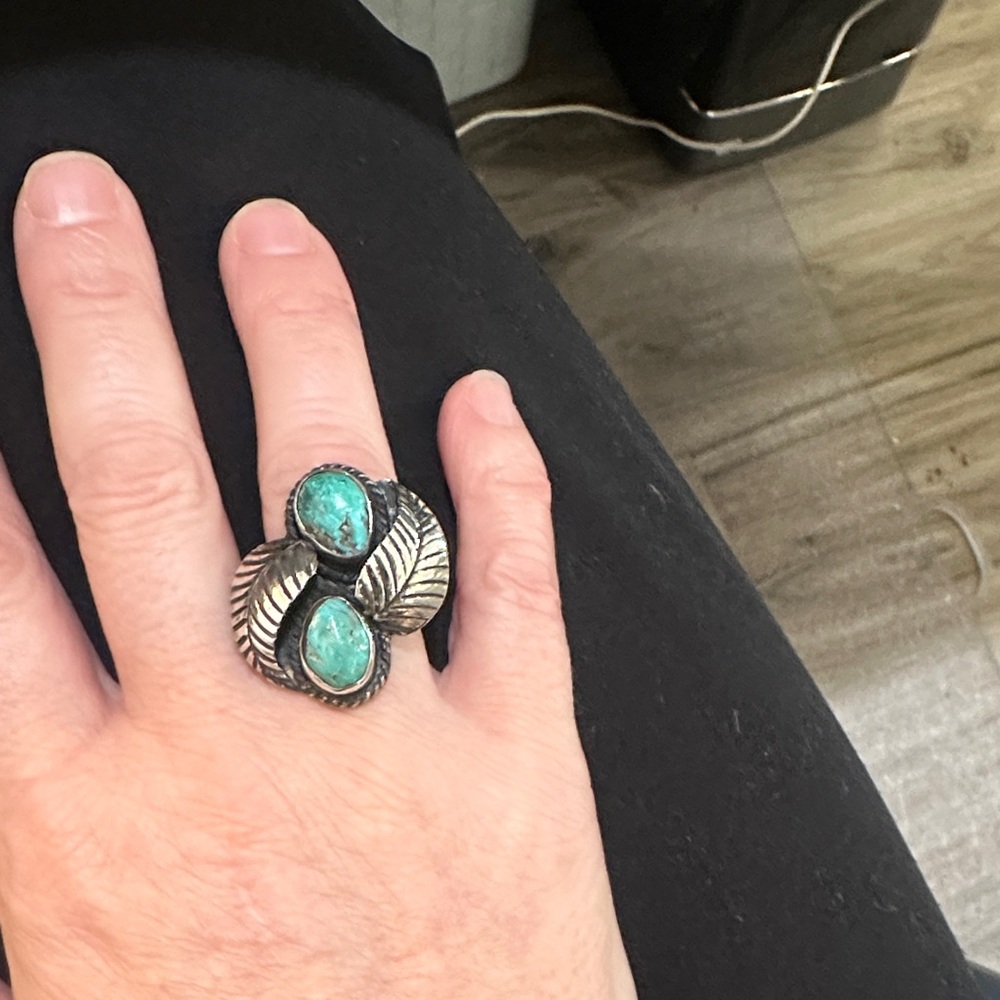 Elegant Silver and Turquoise Leaf Ring